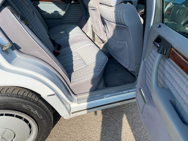 Used Mercedes-Benz 220 1993 for sale - 75608970: Photo 9