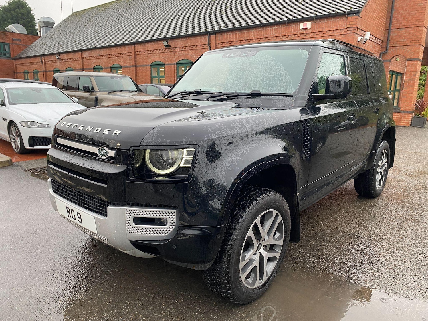 Used Land Rover Defender 110 for sale - 76926141: Photo 1