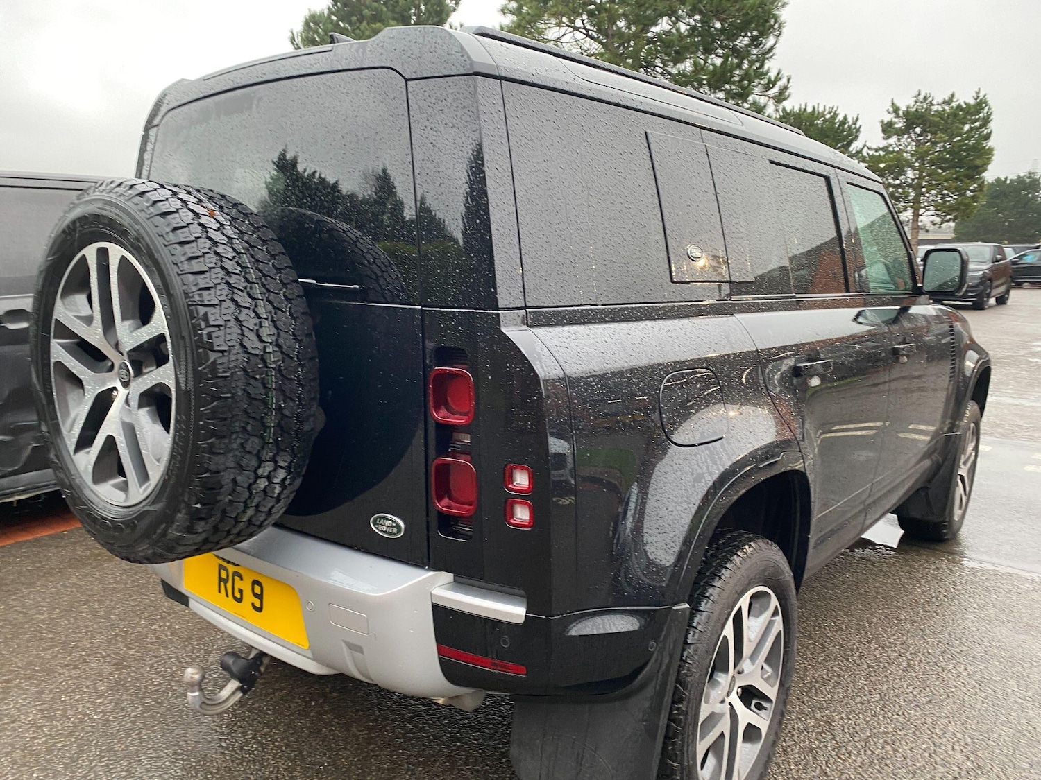 Used Land Rover Defender 110 for sale - 76926141: Photo 3