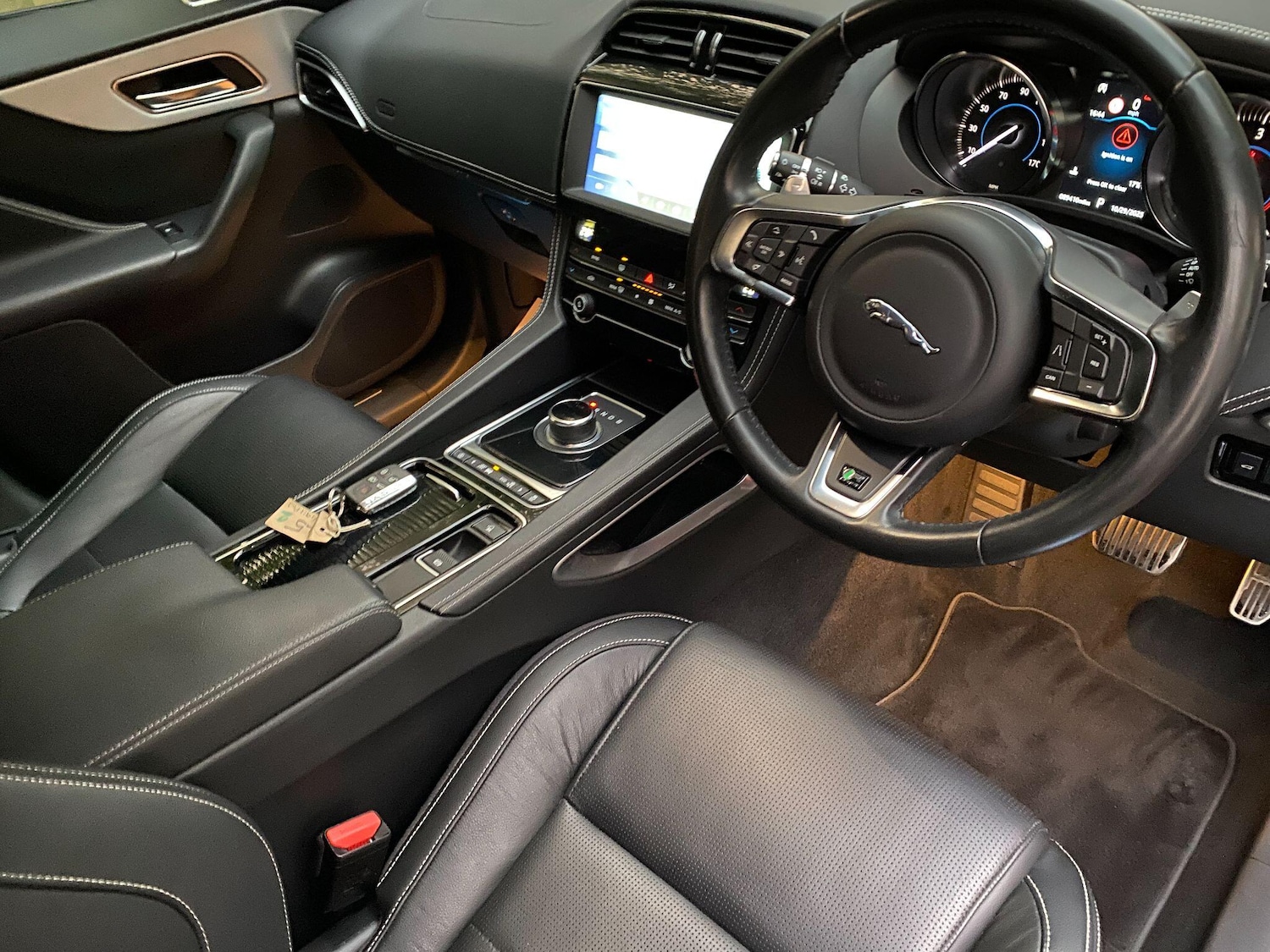 Used Jaguar F-Pace 2019 for sale - 76899418: Photo 2