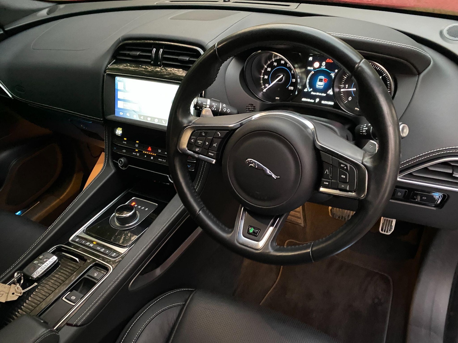 Used Jaguar F-Pace 2019 for sale - 76899418: Photo 4