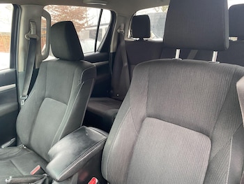 Used Toyota Hilux 2018 for sale - 76550320: Photo