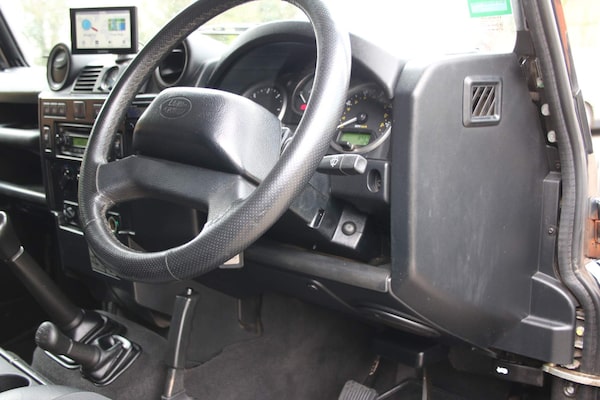 Used Land Rover Defender 110 2012 for sale - 75481363: Photo 8