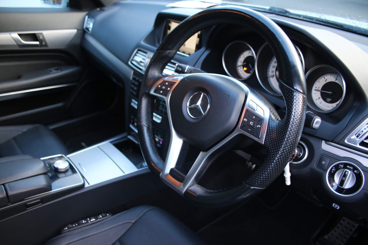 Used Mercedes-Benz E Class 2014 for sale - 76990268: Photo 20