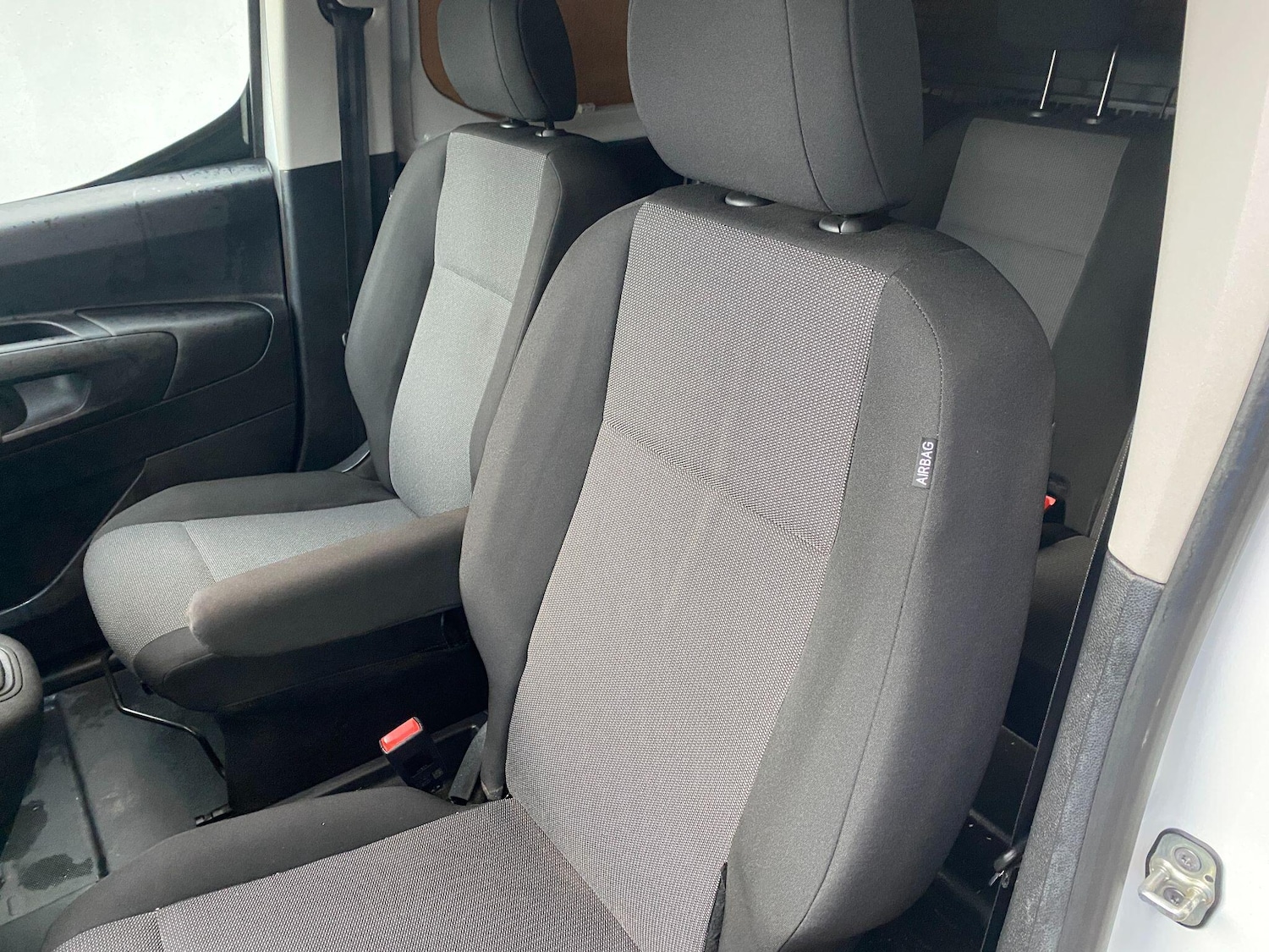 Used Peugeot Partner 2022 for sale - 76371104: Photo 7