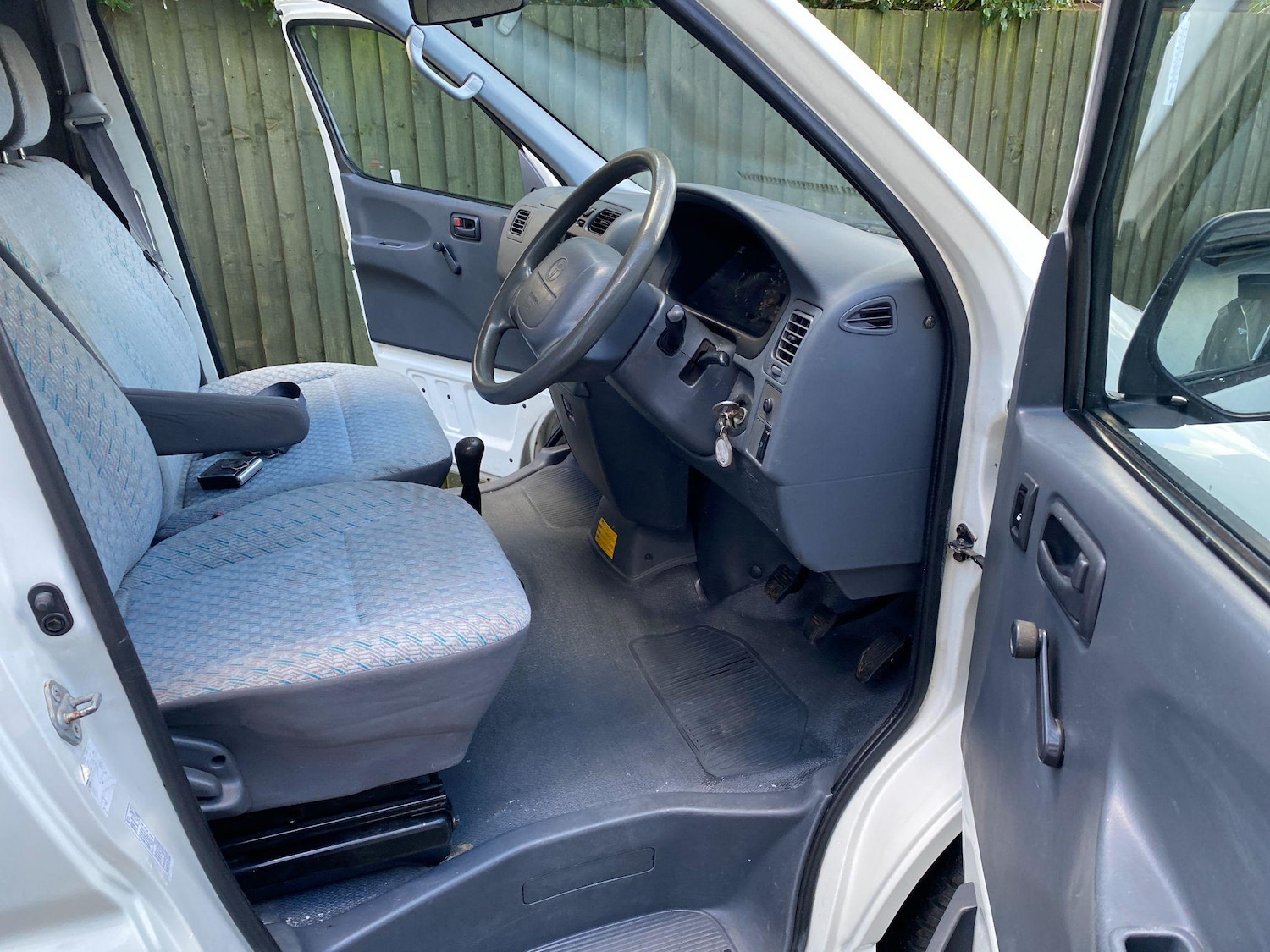 Used Toyota HiAce 2004 for sale - 76269670: Photo 11