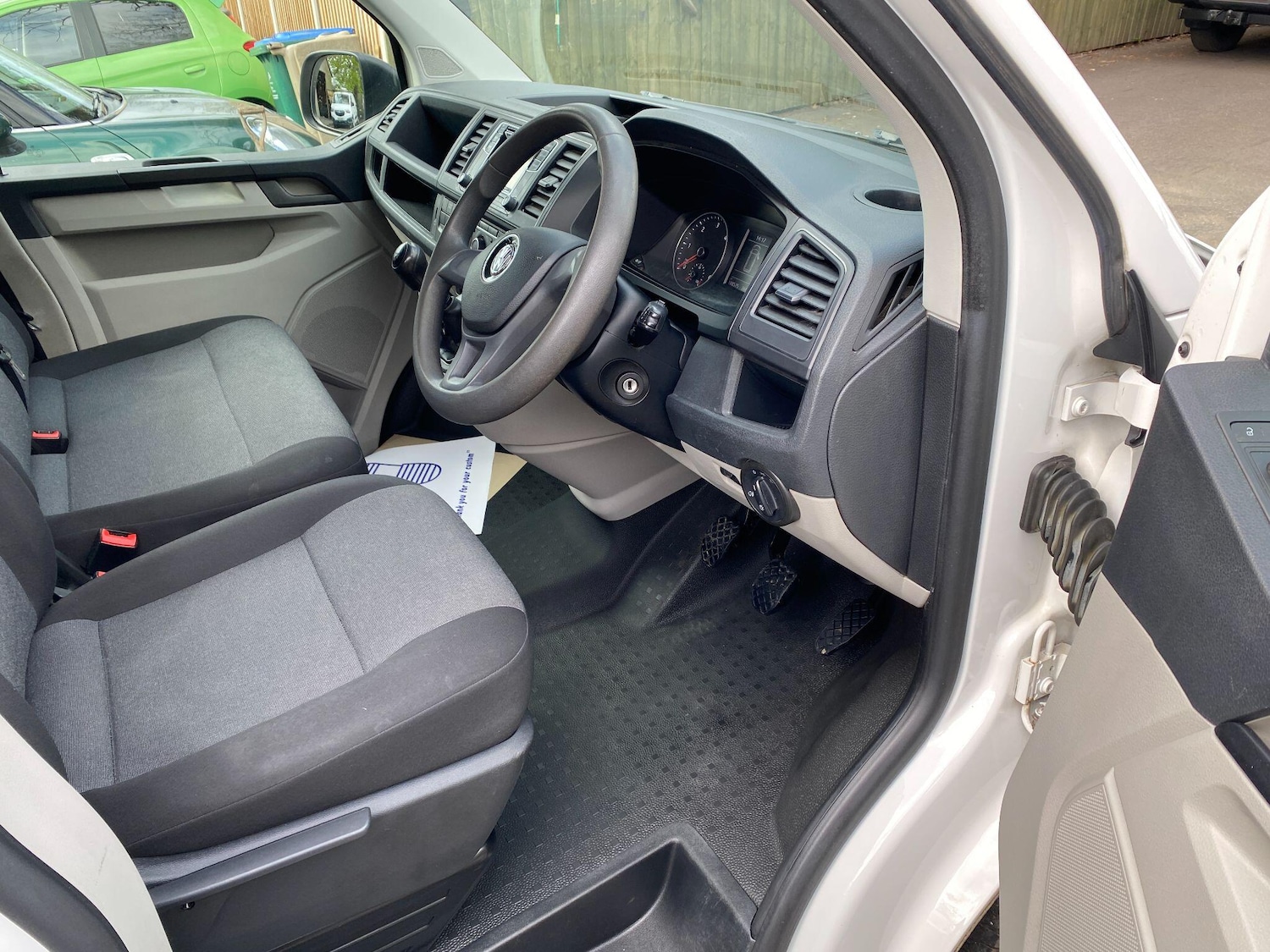 Used Volkswagen Transporter Shuttle for sale - 78135575: Photo 2