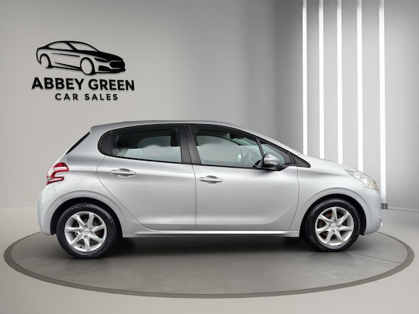 Used Peugeot 208 2014 for sale - 76252450: Photo 4