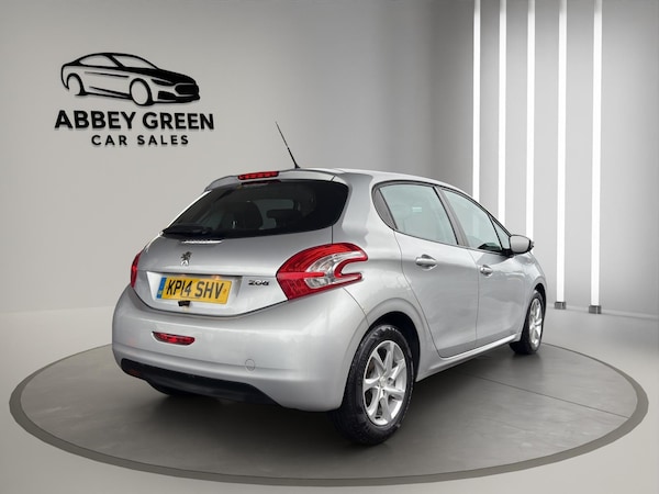 Used Peugeot 208 2014 for sale - 76252450: Photo 5