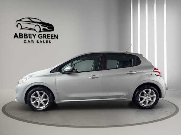 Used Peugeot 208 2014 for sale - 76252450: Photo 8