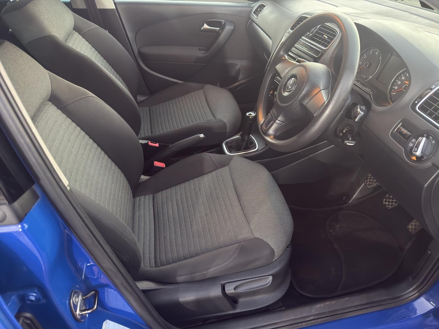 Used Volkswagen Polo 2011 for sale - 76611345: Photo 11