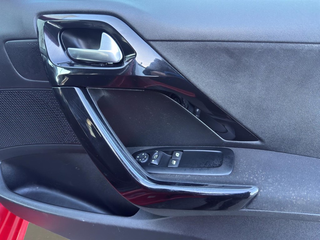 Used Peugeot 208 2013 for sale - 77945461: Photo 15