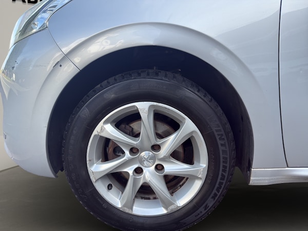 Used Peugeot 208 2014 for sale - 76156626: Photo 16