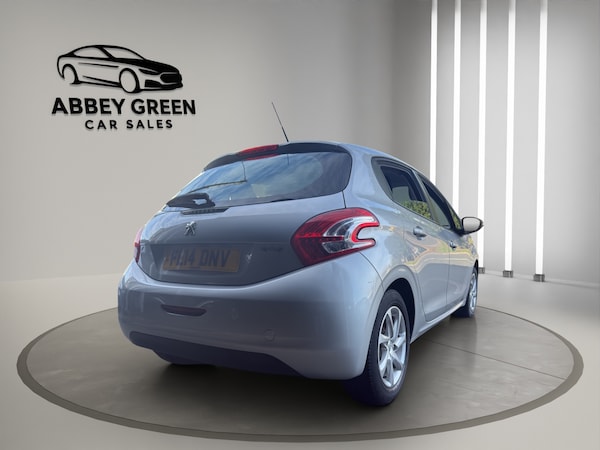 Used Peugeot 208 2014 for sale - 76156626: Photo 4