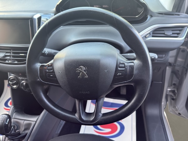 Used Peugeot 208 2014 for sale - 76156626: Photo 9