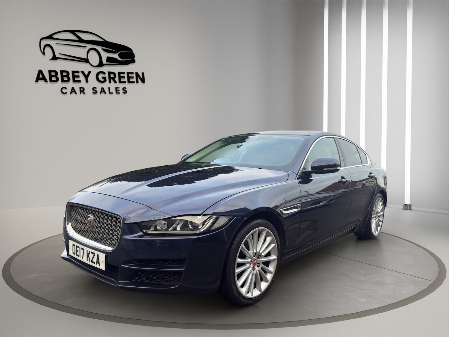Used Jaguar XE 2017 for sale - 77069072: Photo 1