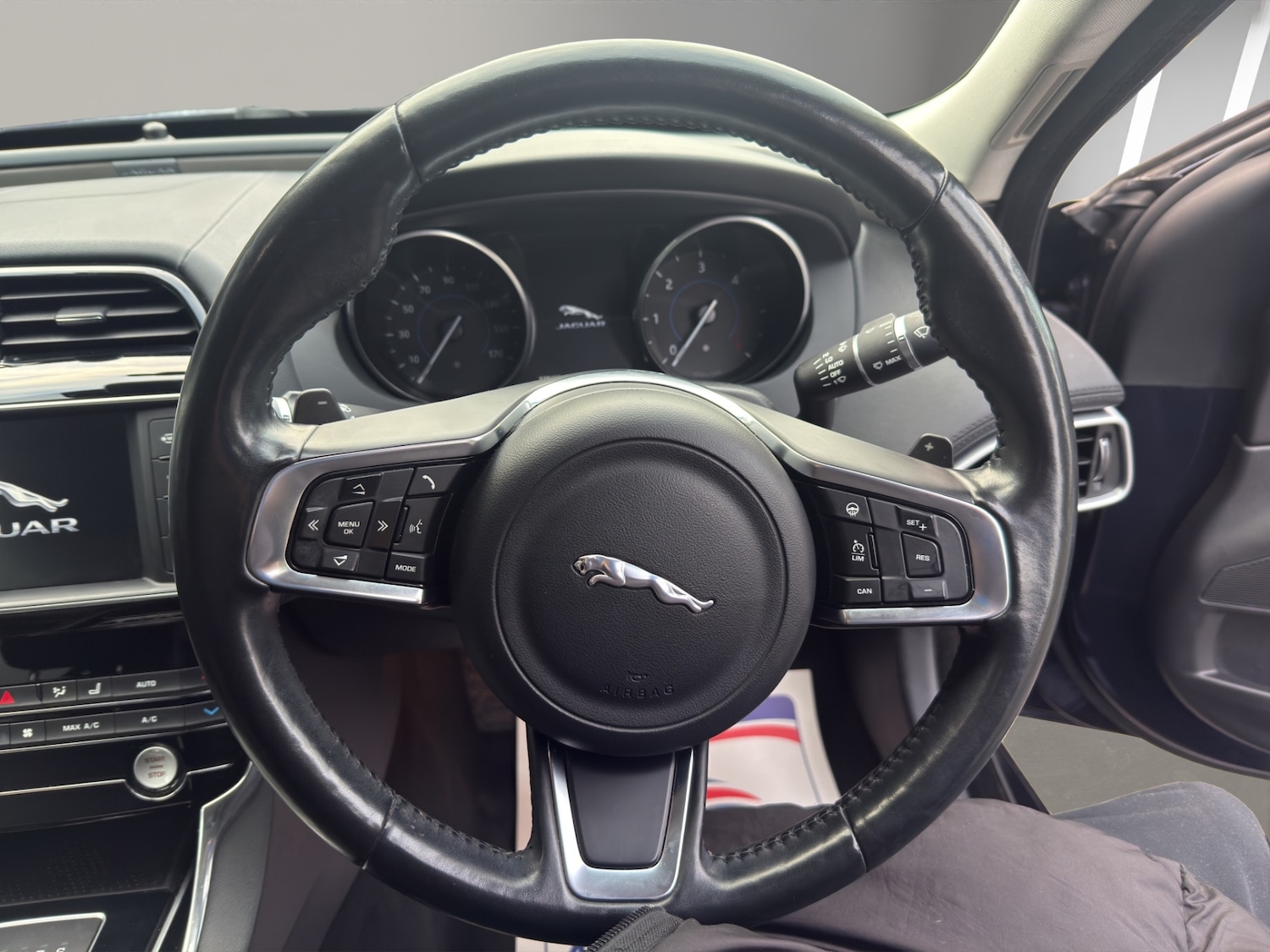 Used Jaguar XE 2017 for sale - 77069072: Photo 10