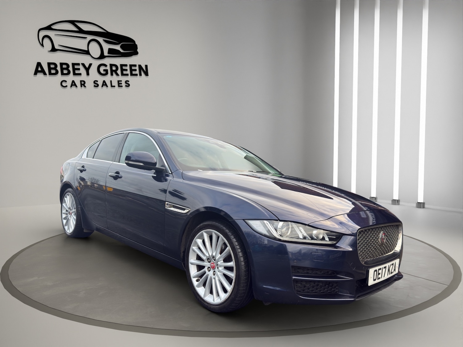 Used Jaguar XE 2017 for sale - 77069072: Photo 2