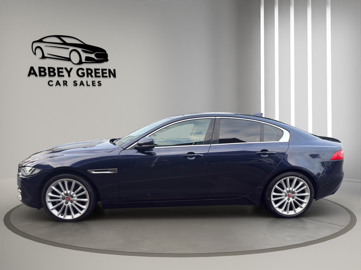 Used Jaguar XE 2017 for sale - 77069072: Photo 4