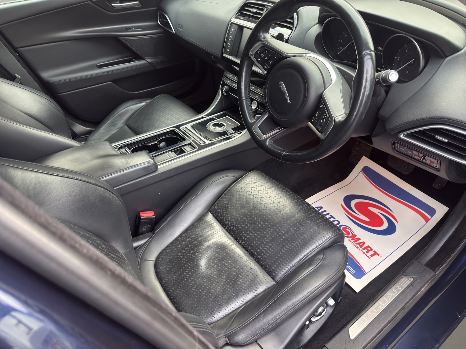 Used Jaguar XE 2017 for sale - 77069072: Photo 9