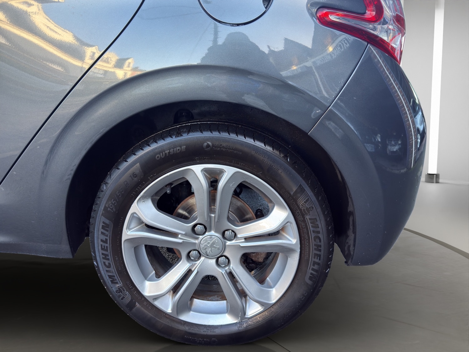 Used Peugeot 208 2014 for sale - 76982631: Photo 20