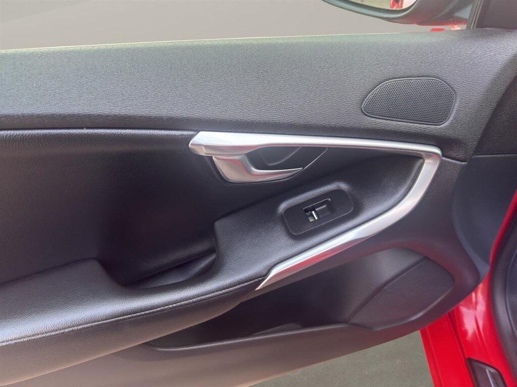 Used Volvo V40 2016 for sale - 78014873: Photo 15