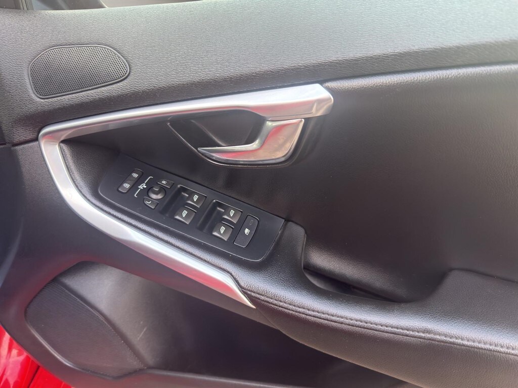 Used Volvo V40 2016 for sale - 78014873: Photo 16