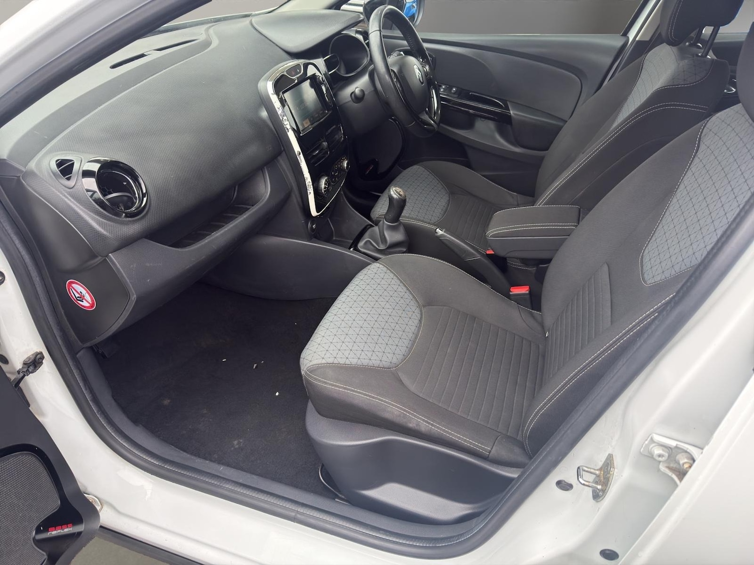 Used Renault Clio 2014 for sale - 77364044: Photo 14