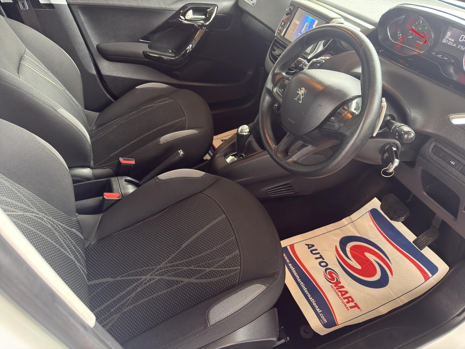 Used Peugeot 208 2012 for sale - 77490401: Photo 11