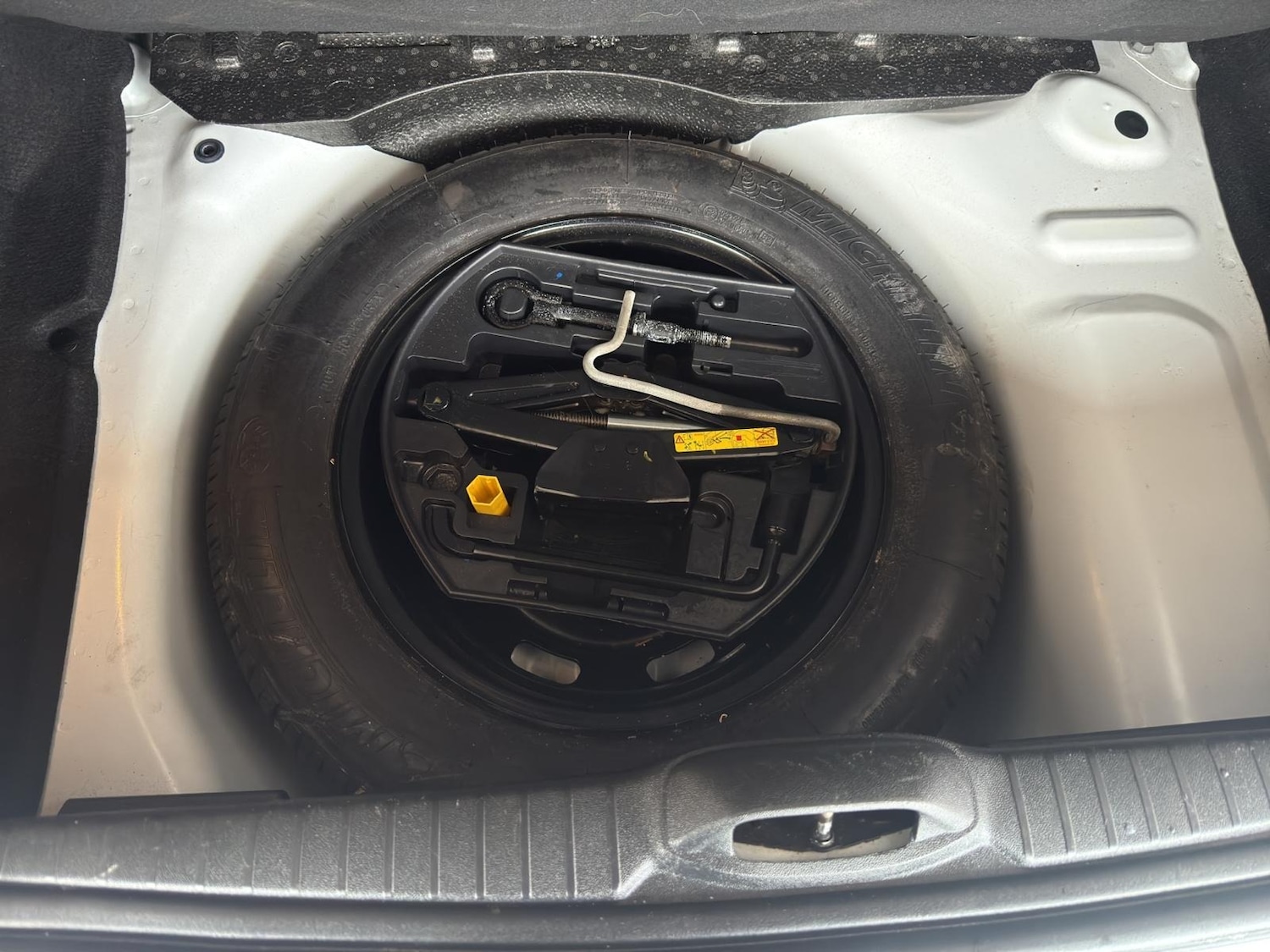 Used Peugeot 208 2012 for sale - 77490401: Photo 18