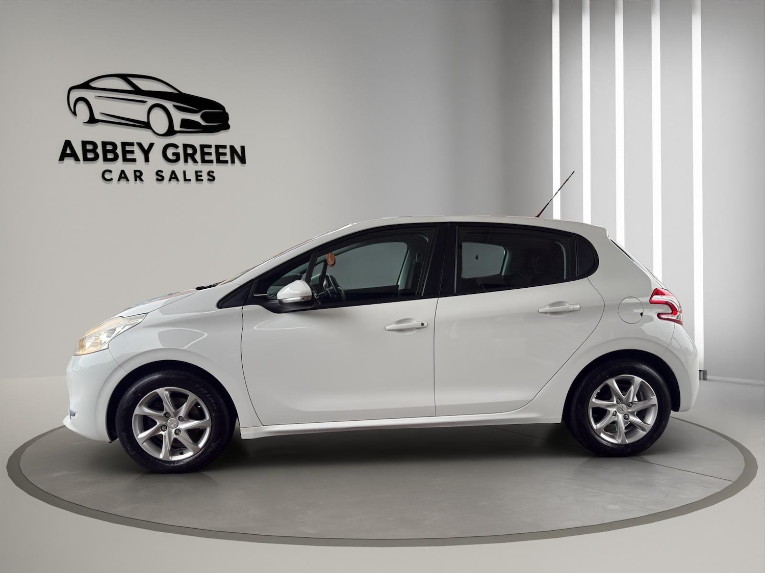 Used Peugeot 208 2012 for sale - 77490401: Photo 2