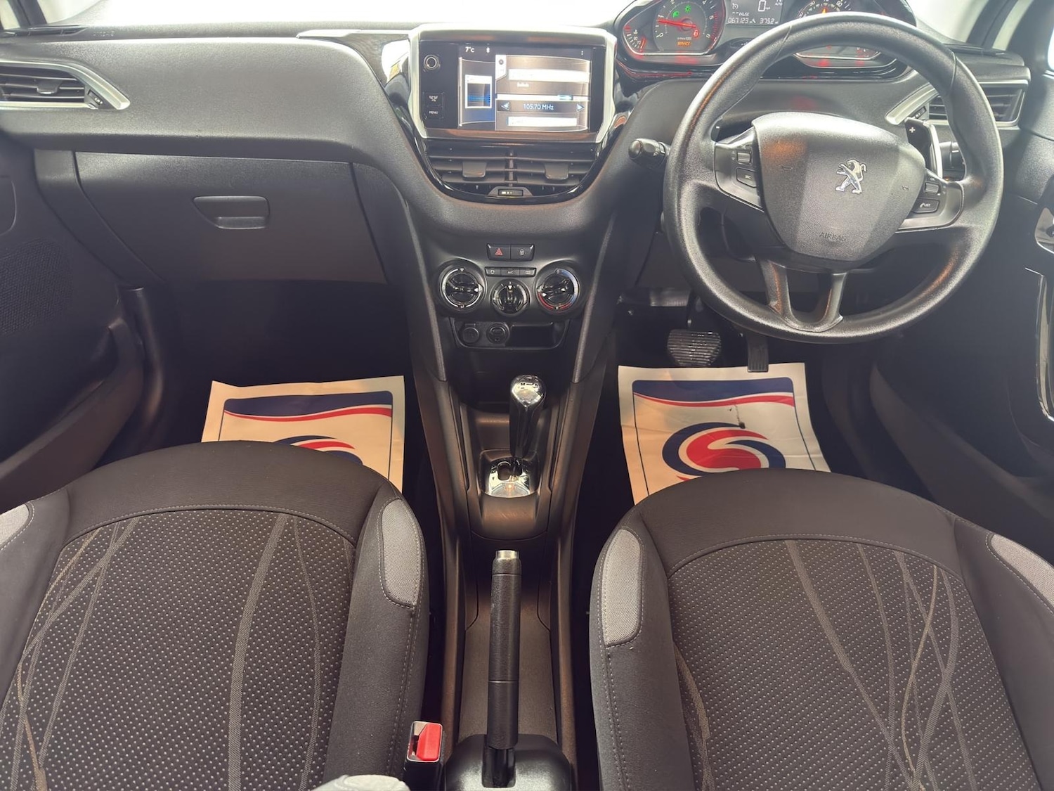 Used Peugeot 208 2012 for sale - 77490401: Photo 9