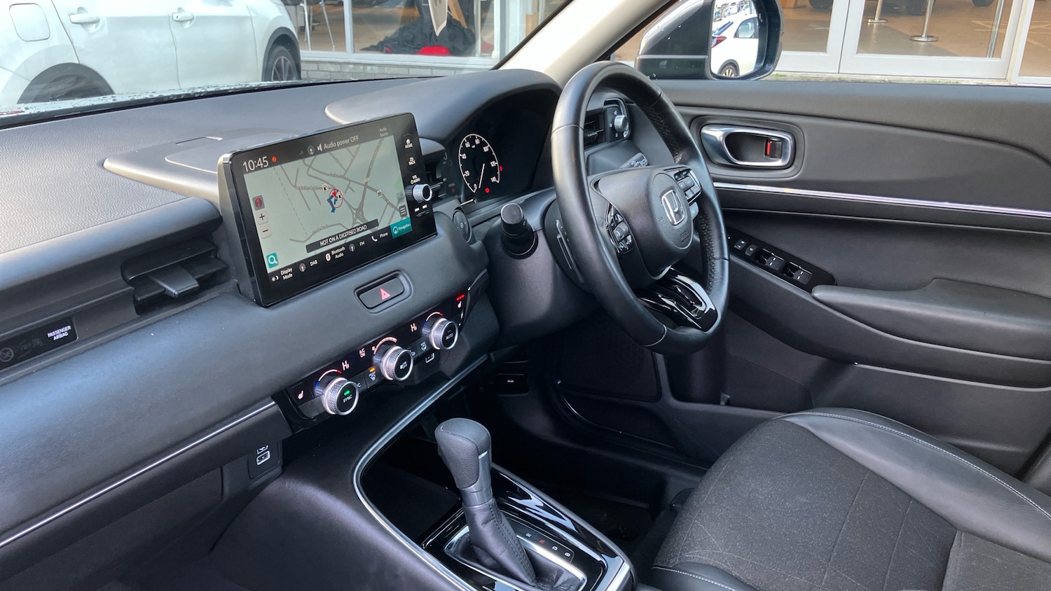 Used Honda HR-V 2024 for sale - 76401925: Photo 2