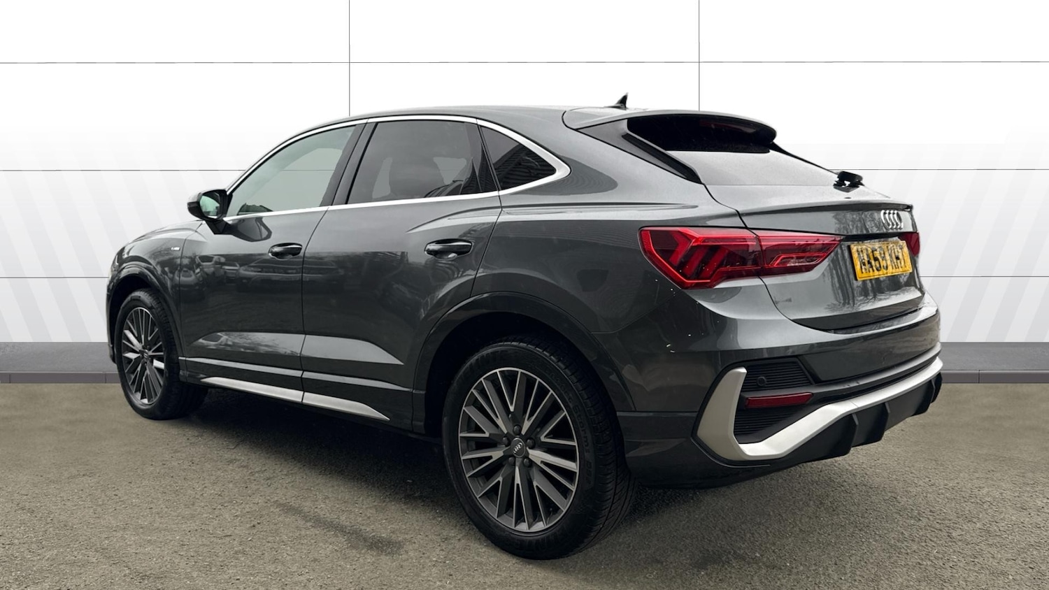 Used Audi Q3 2019 for sale - 77350299: Photo 2