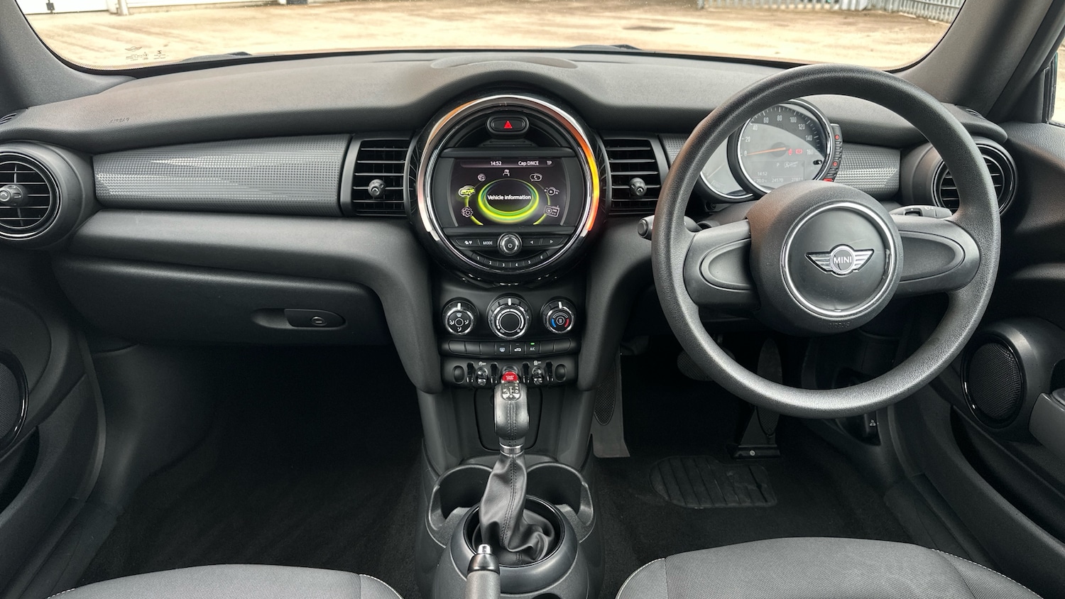 Used MINI Convertible 2016 for sale - 76611553: Photo 4