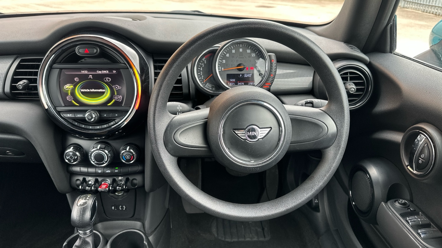 Used MINI Convertible 2016 for sale - 76611553: Photo 5