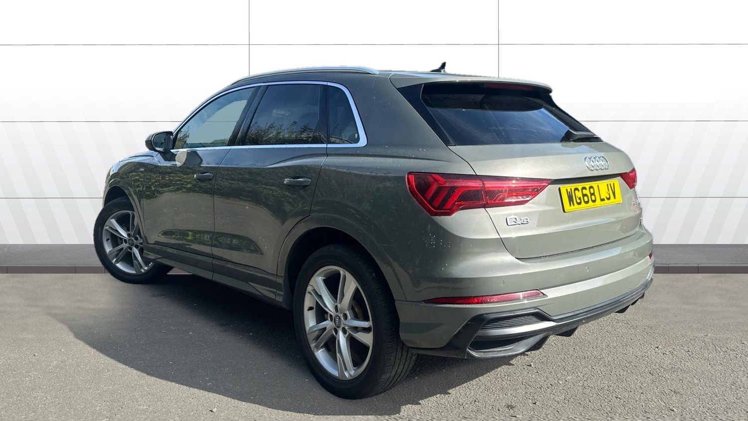 Used Audi Q3 2018 for sale - 76979688: Photo 2