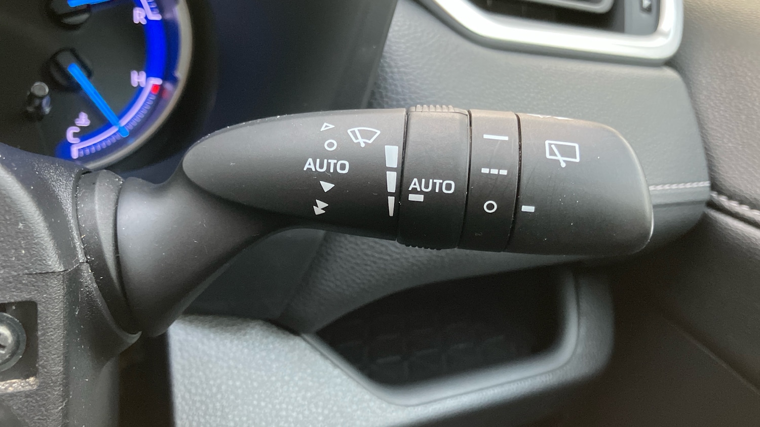 Used Toyota RAV4 2020 for sale - 76969659: Photo 35