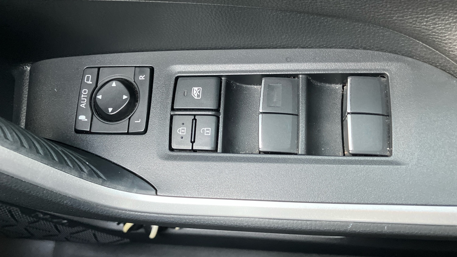 Used Toyota RAV4 2020 for sale - 76969659: Photo 39