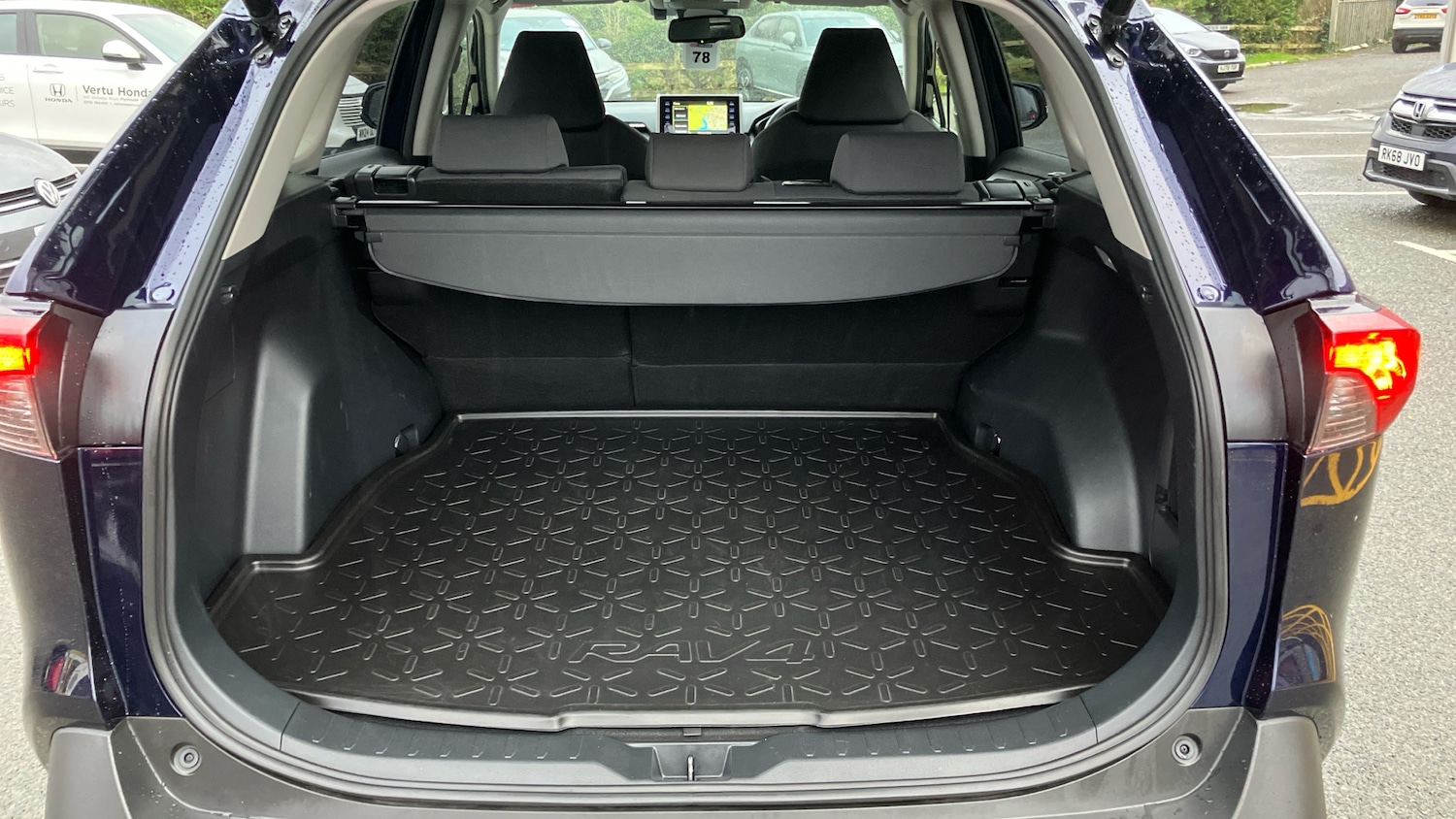 Used Toyota RAV4 2020 for sale - 76969659: Photo 4