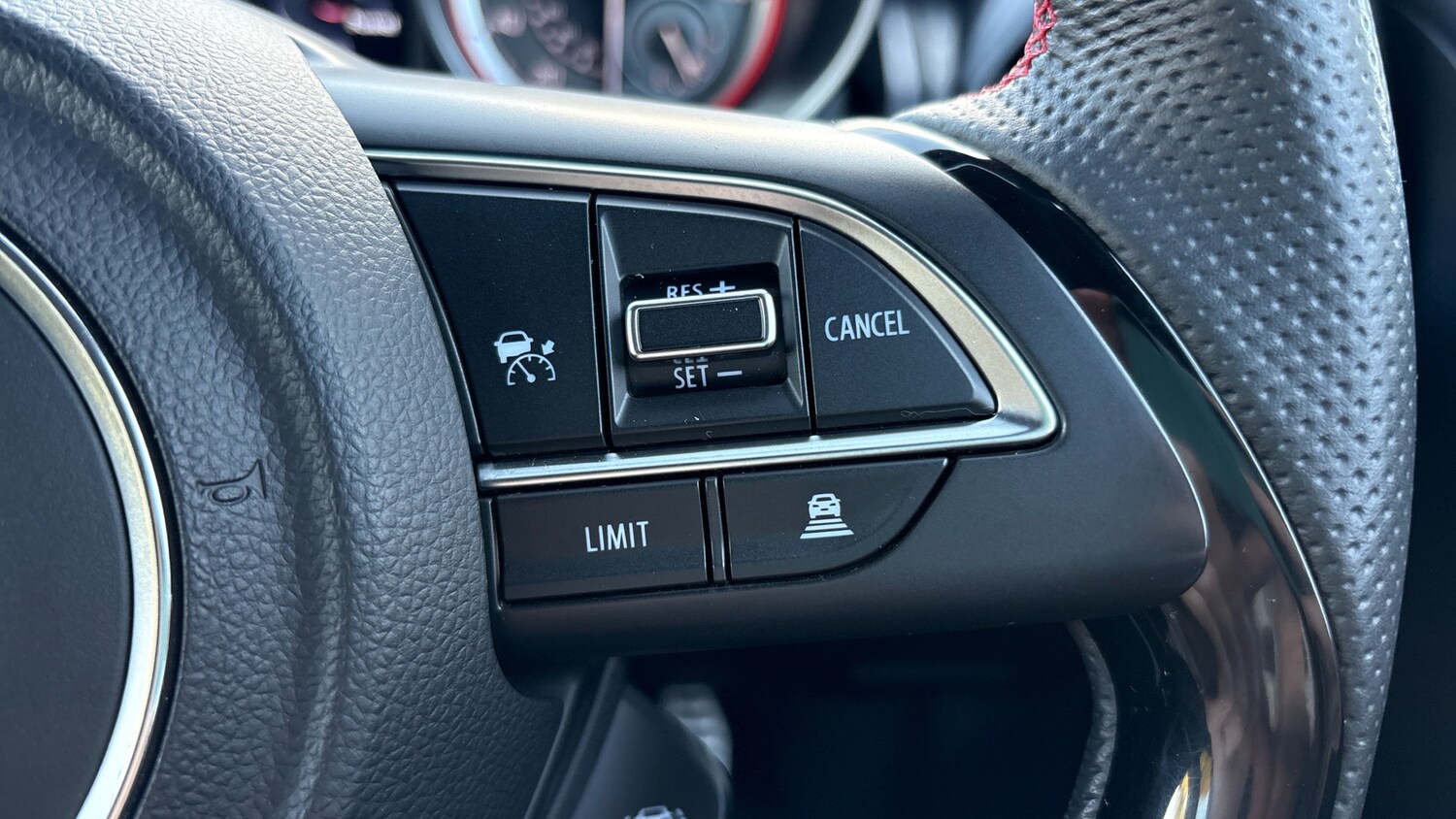 Used Suzuki Swift 2022 for sale - 76253105: Photo 28