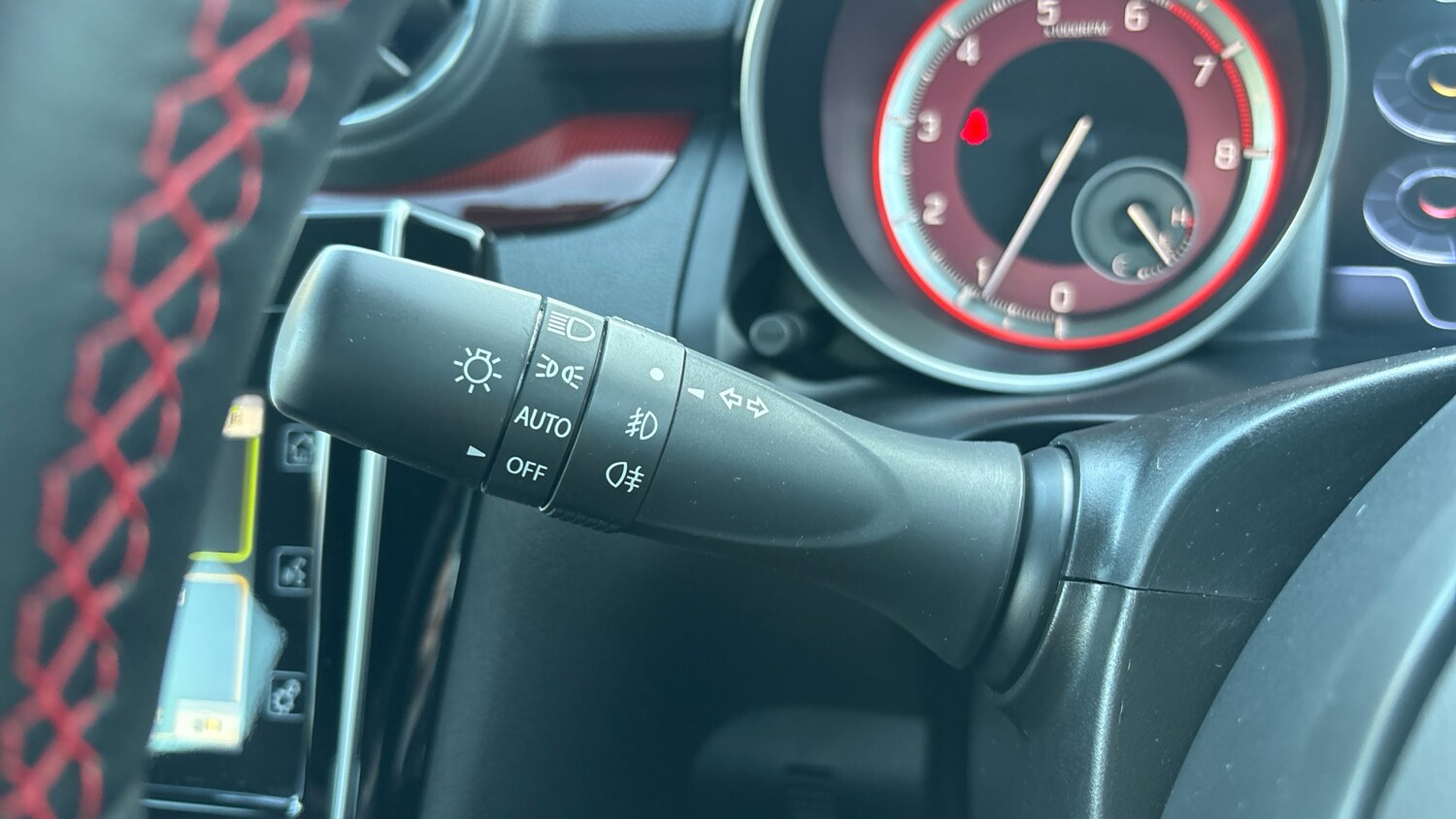 Used Suzuki Swift 2022 for sale - 76253105: Photo 31