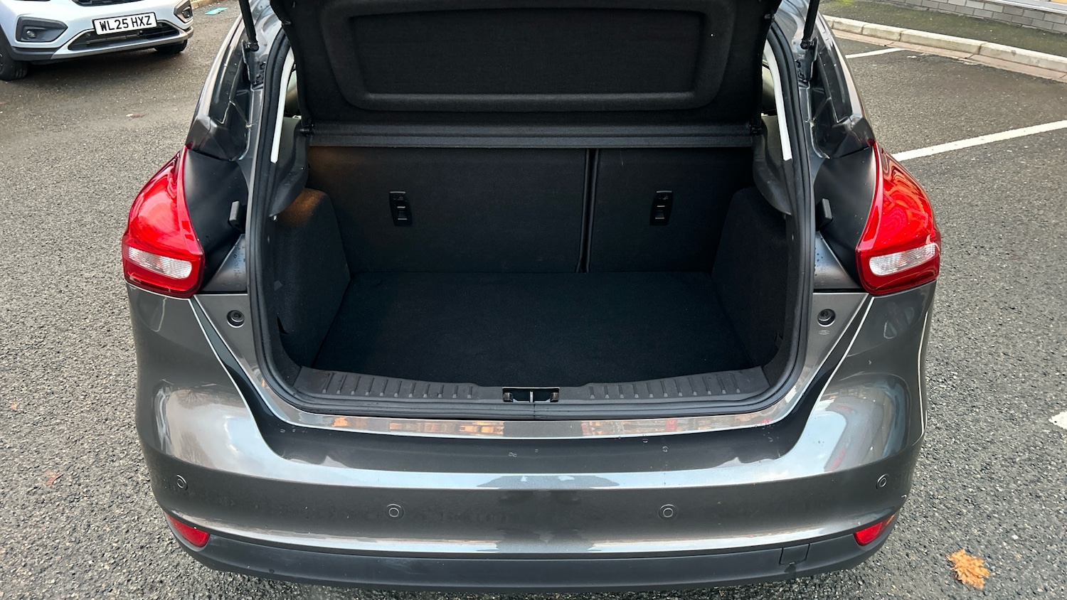 Used Ford Focus 2016 for sale - 76720398: Photo 4