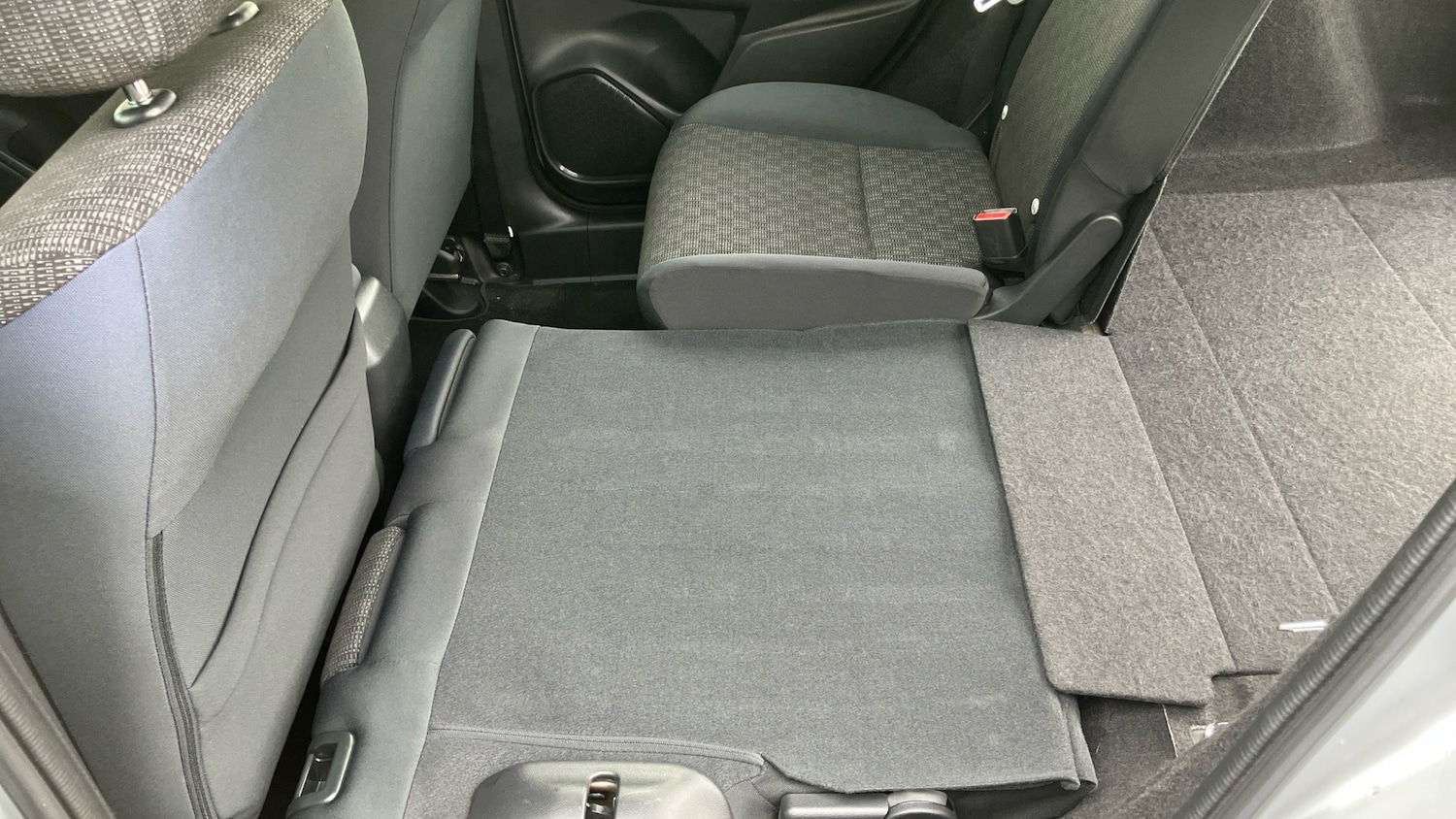 Used Honda Jazz 2017 for sale - 76567717: Photo 32