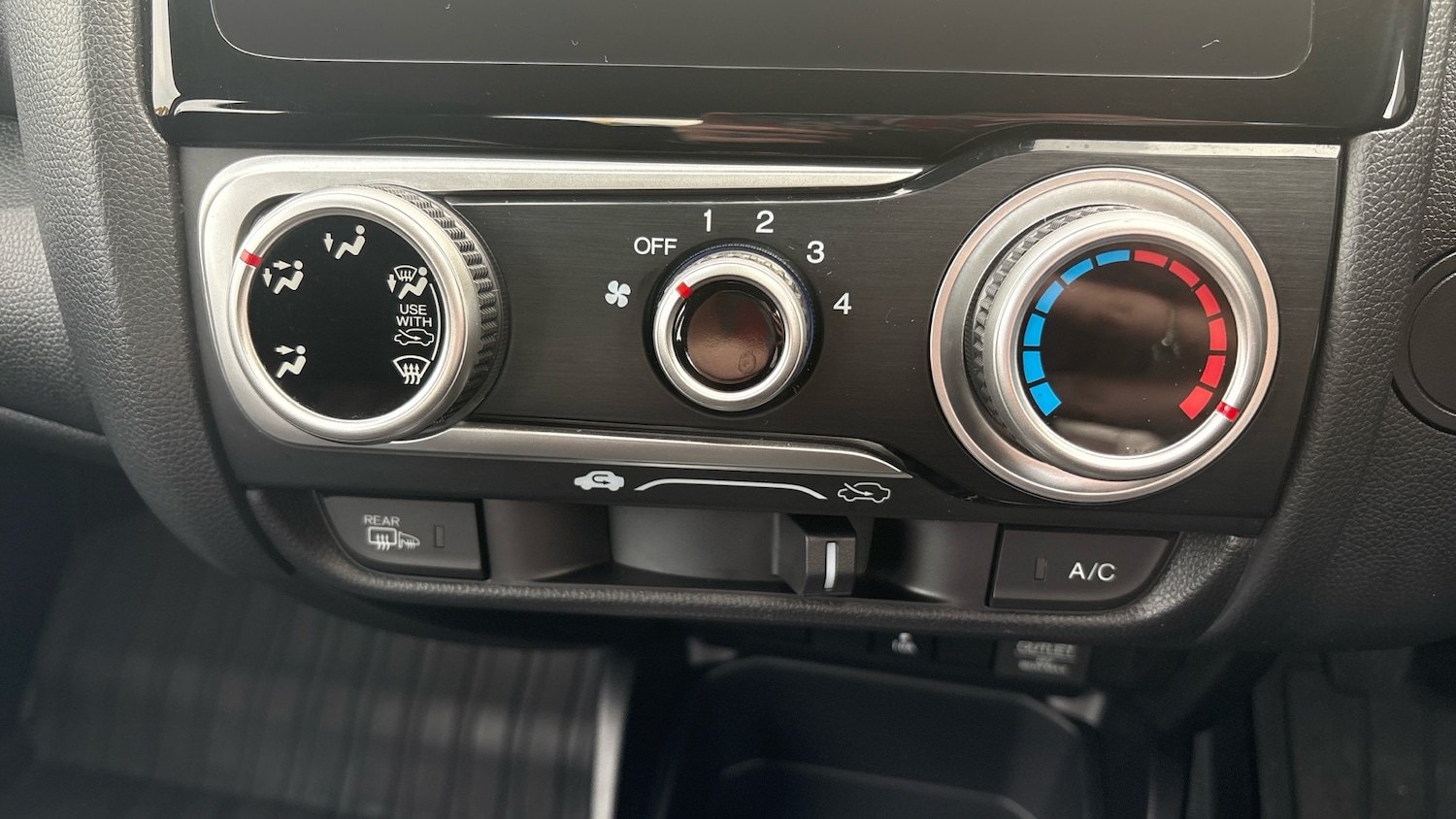 Used Honda Jazz 2019 for sale - 76532575: Photo 26