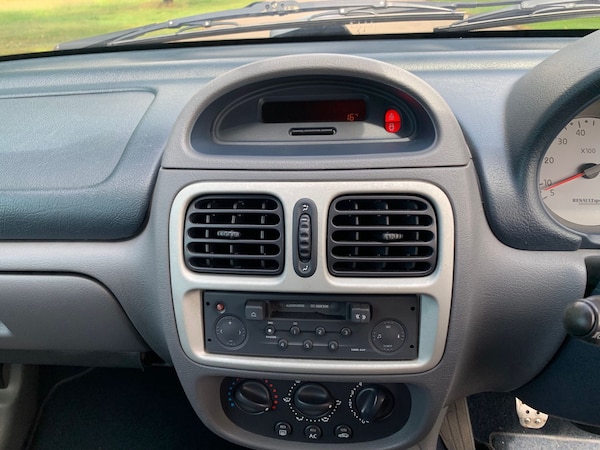 Used Renault Clio 2000 for sale - 76184570: Photo 25