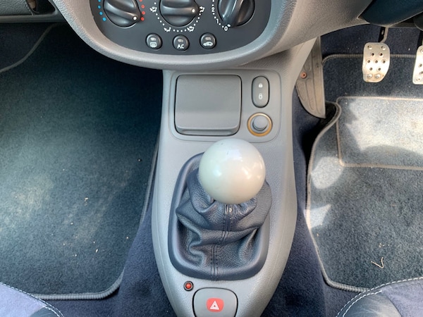 Used Renault Clio 2000 for sale - 76184570: Photo 26