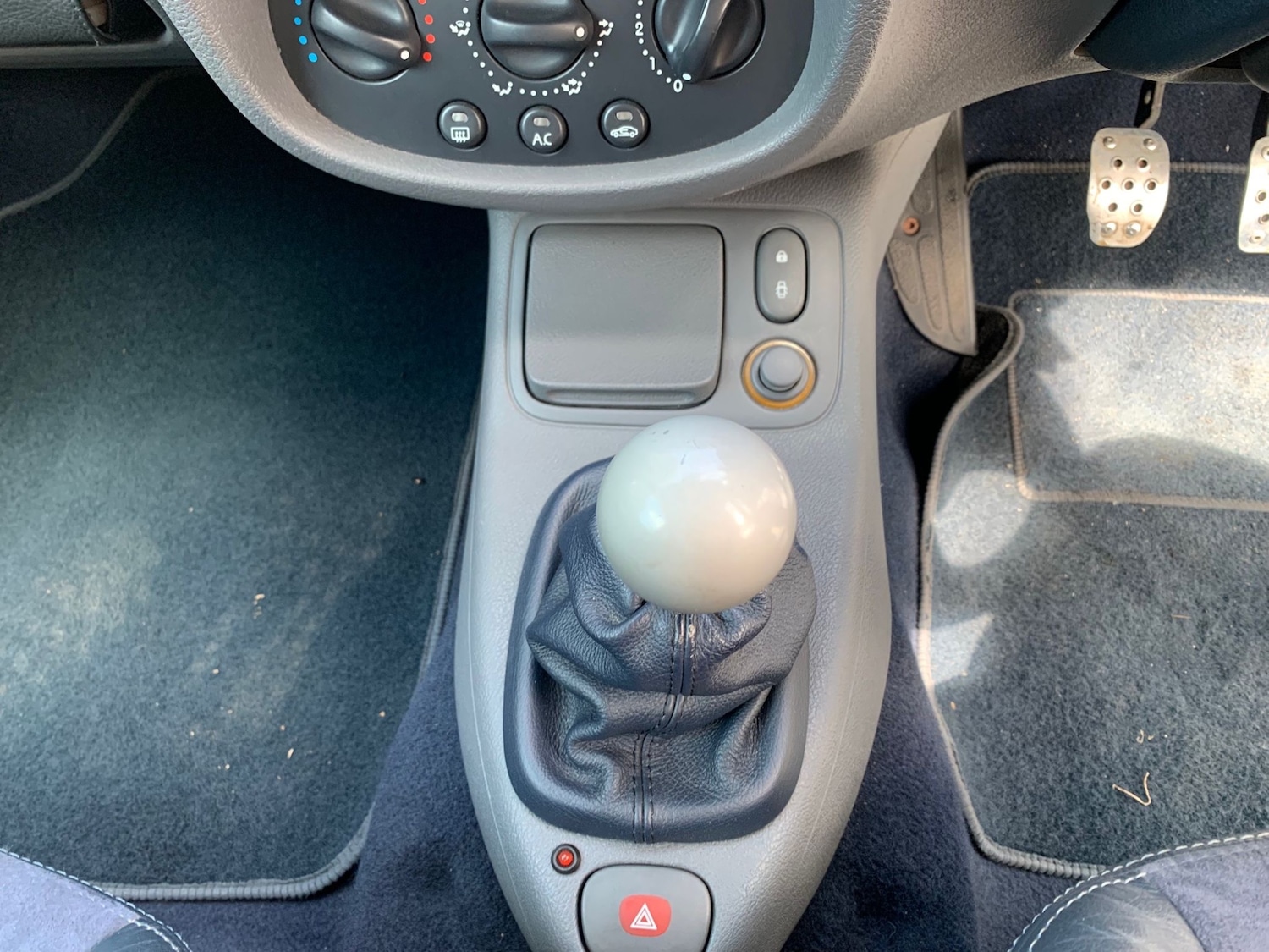 Used Renault Clio 2000 for sale - 78014615: Photo 30