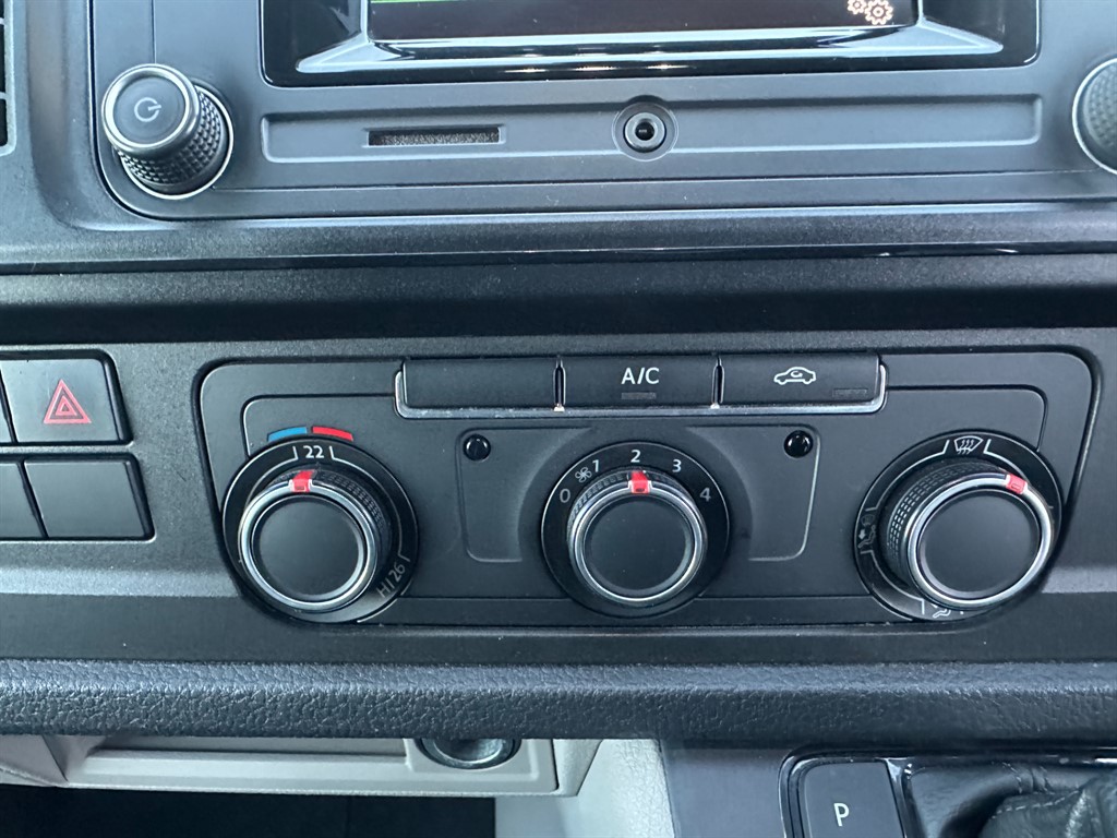 Used Volkswagen Transporter 2016 for sale - 76640624: Photo 24