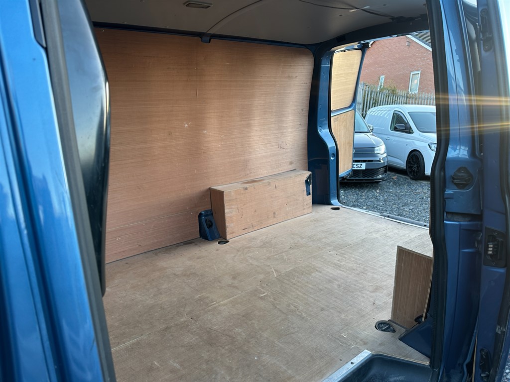 Used Volkswagen Transporter 2016 for sale - 76640624: Photo 35